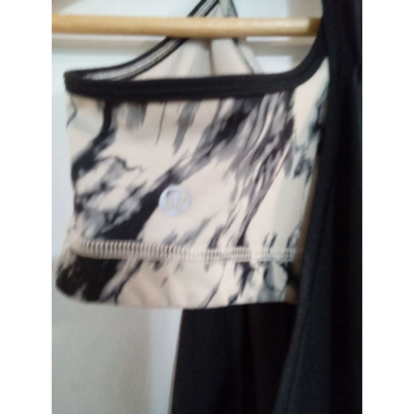 Women's Lululemon marble yoga top Size 4 Black and White - Picture 3 of 6